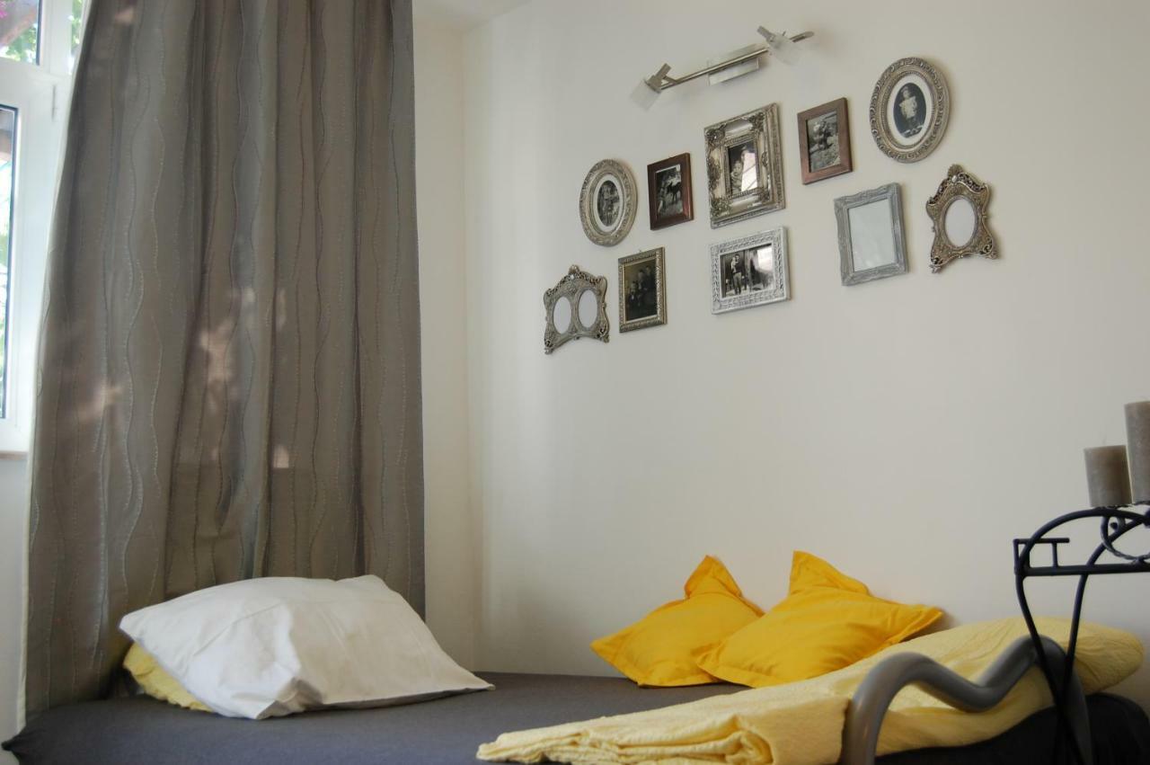 Studio Apartment For 2 Adults And 1 Child มาคาร์สกา ภายนอก รูปภาพ