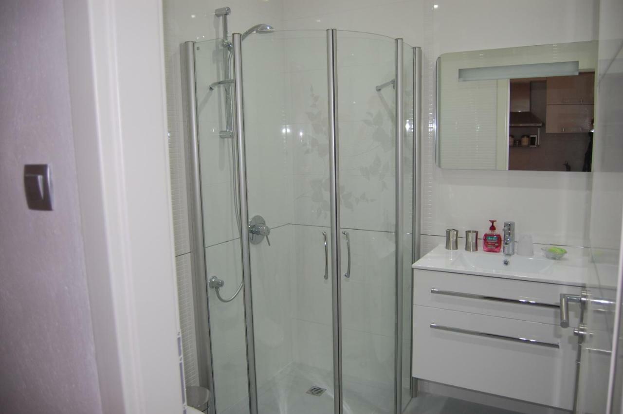 Studio Apartment For 2 Adults And 1 Child มาคาร์สกา ภายนอก รูปภาพ