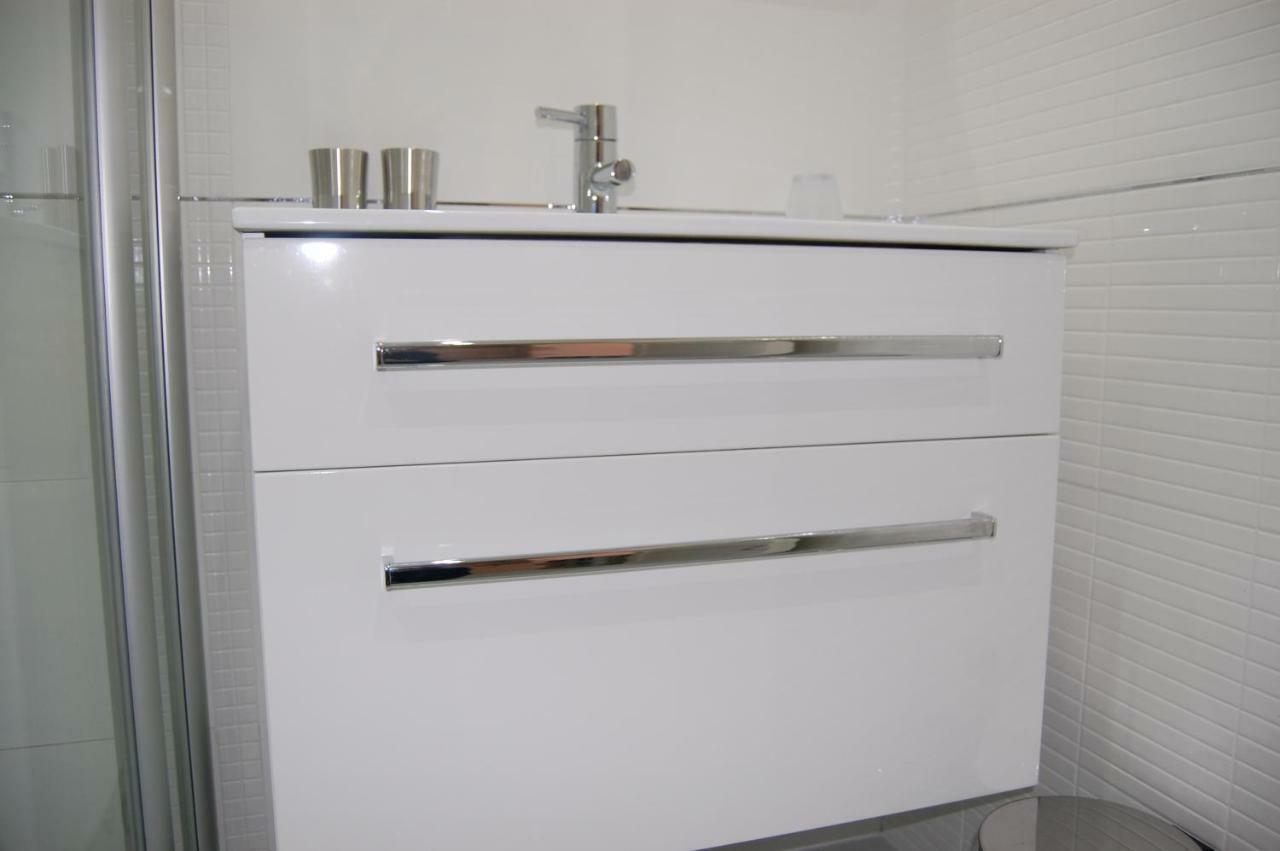 Studio Apartment For 2 Adults And 1 Child มาคาร์สกา ภายนอก รูปภาพ