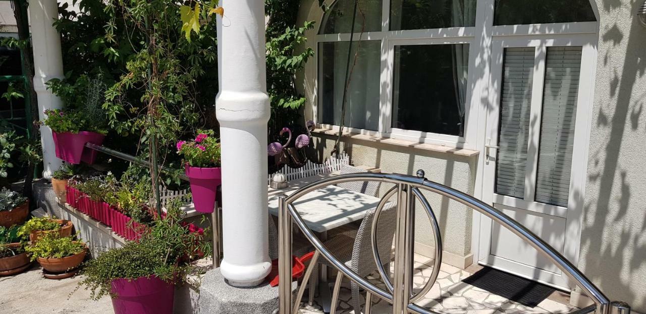 Studio Apartment For 2 Adults And 1 Child มาคาร์สกา ภายนอก รูปภาพ